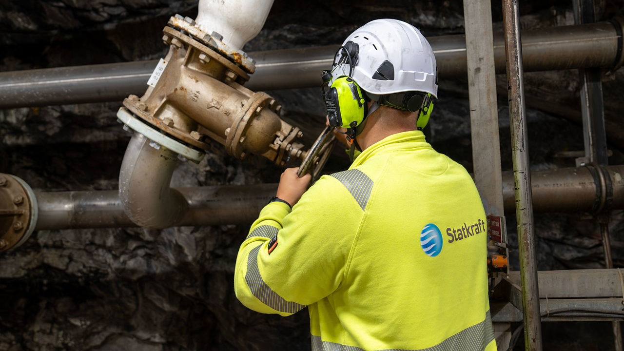 Male Statkraft employee