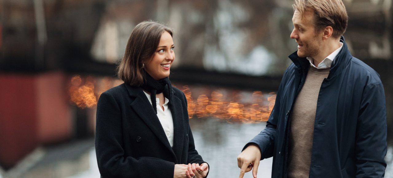 Colleghi che si stringono la mano