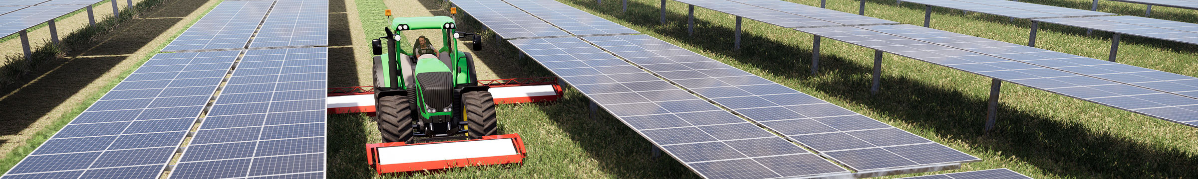 Campo con pannelli fotovoltaici e aratro che passa tra di essi